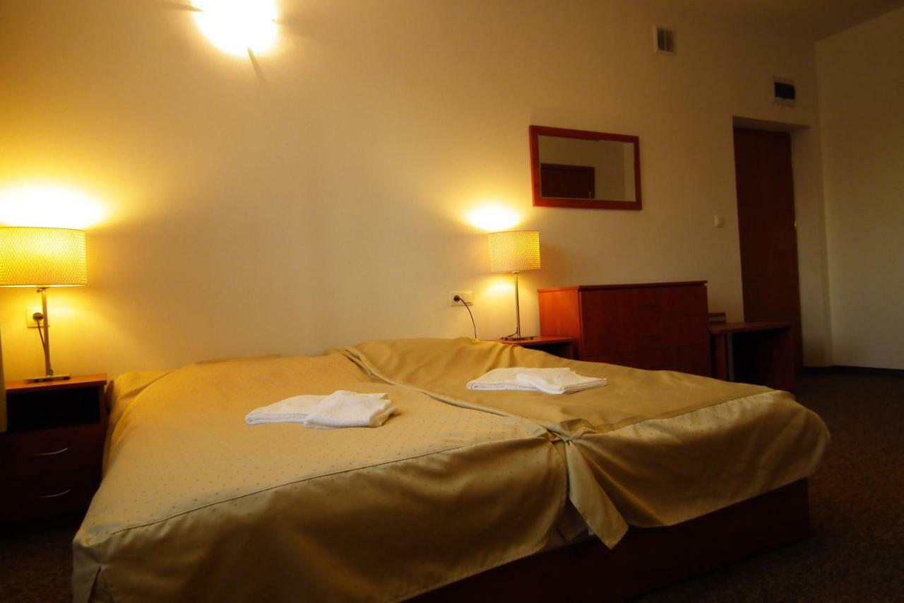 Hotelik Gold Raszyn Exterior photo